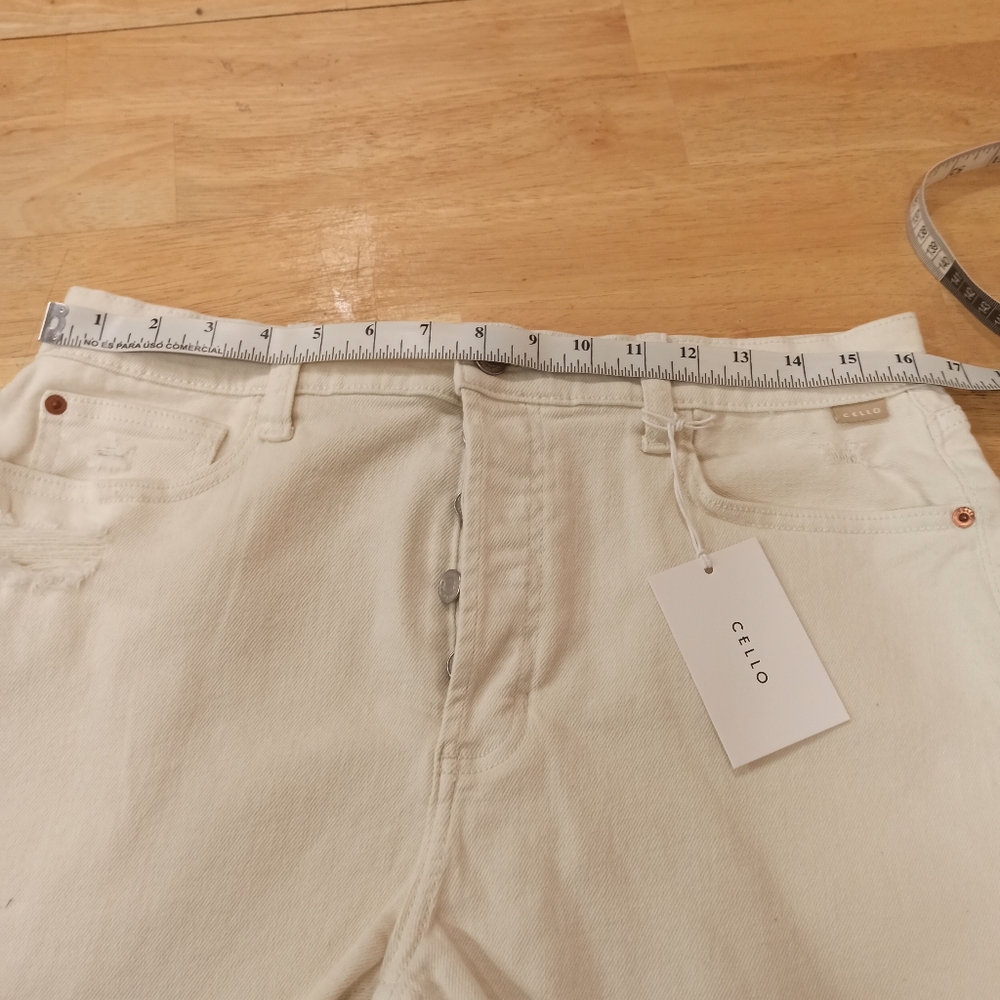 NWT women's Cello White Boyfriend cutoff Shorts SIZE XL - Picture 13 of 16